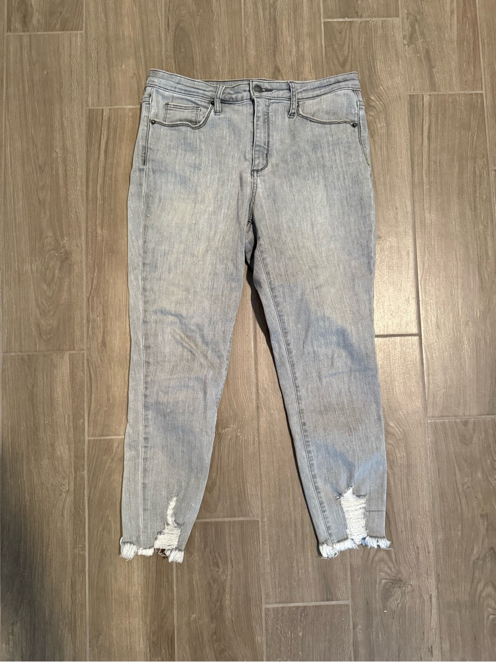Universal Thread Distressed Women's Cropped Jeans